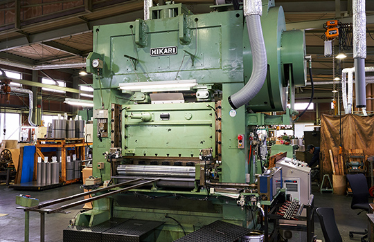 Fast automatic punching press